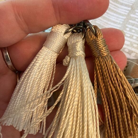 Sakroots NWOT Western/ Southwest vibe bag w/horse charms & tassels many pockets - Picture 4 of 14